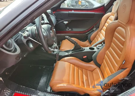 2018 Alfa Romeo 4C z USA, uszkodzony, nr VIN ZARBAAA46JM268242